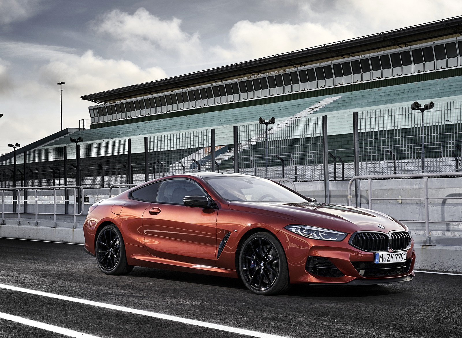 2019 BMW 8-Series M850i Front Three-Quarter Wallpapers #56 of 116