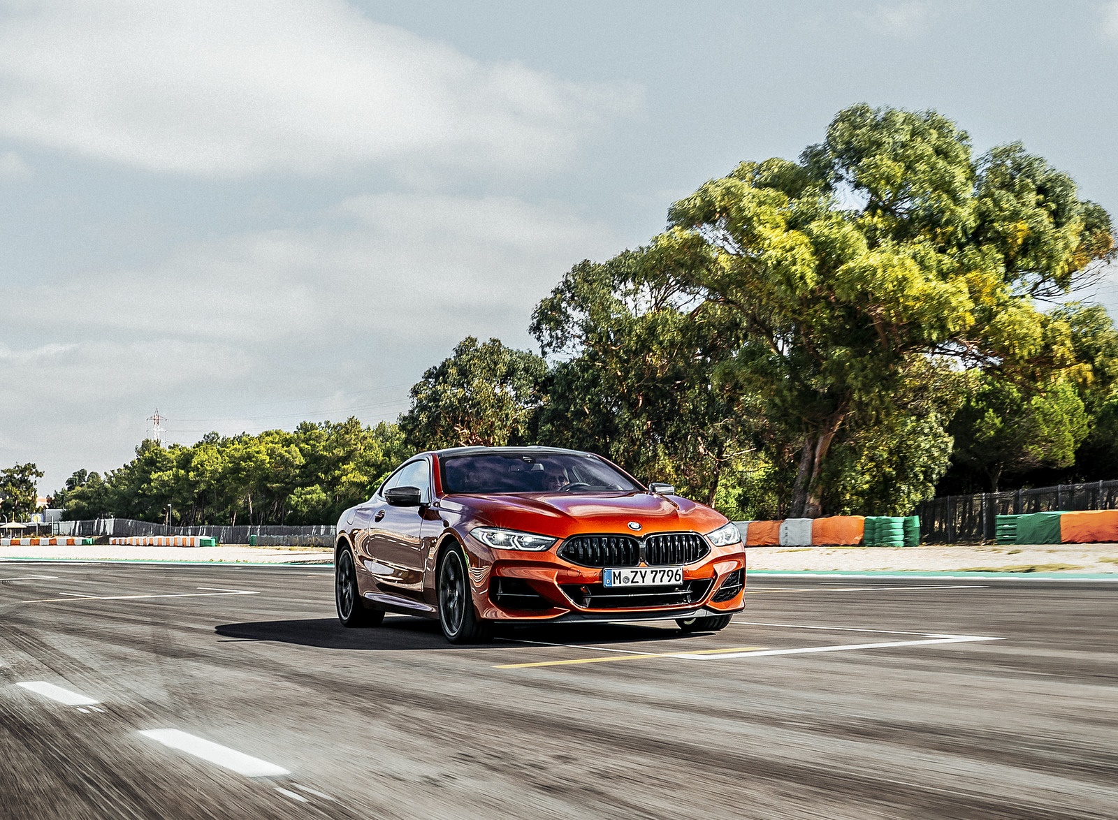 2019 BMW 8-Series M850i Front Three-Quarter Wallpapers #33 of 116