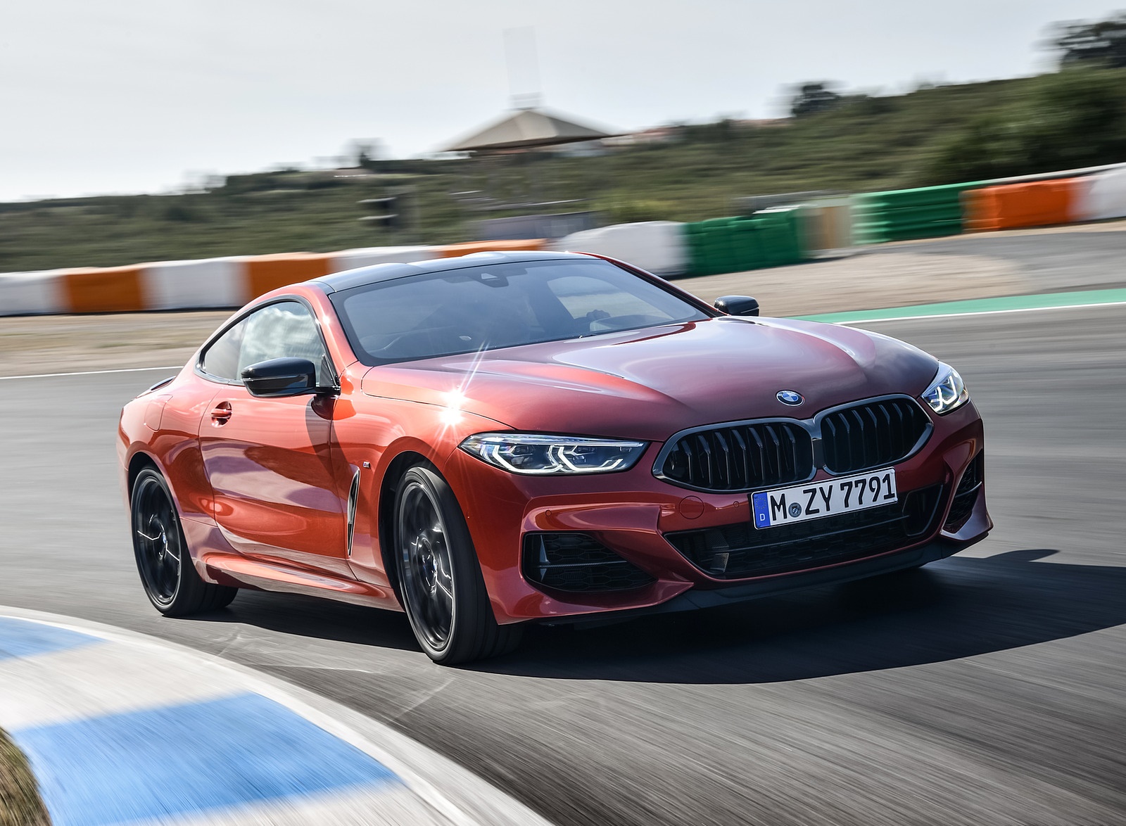 2019 BMW 8-Series M850i Front Three-Quarter Wallpapers #42 of 116