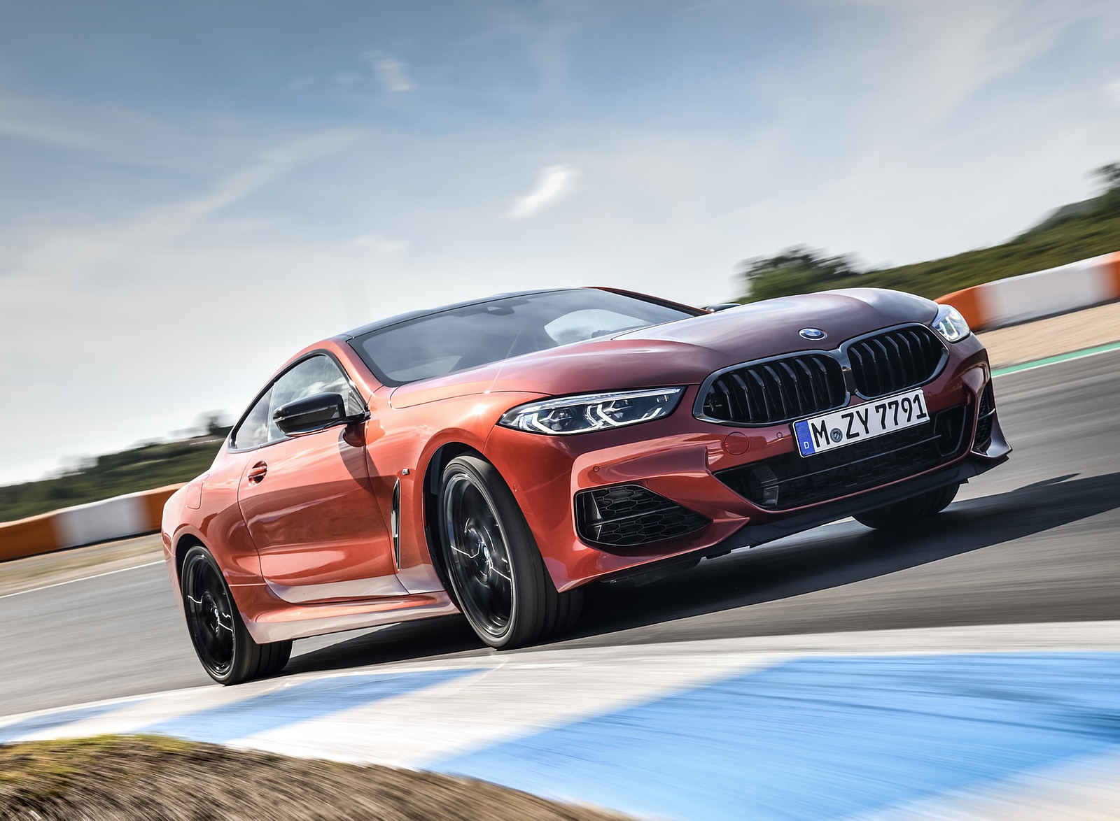 2019 BMW 8-Series M850i Front Three-Quarter Wallpapers #41 of 116