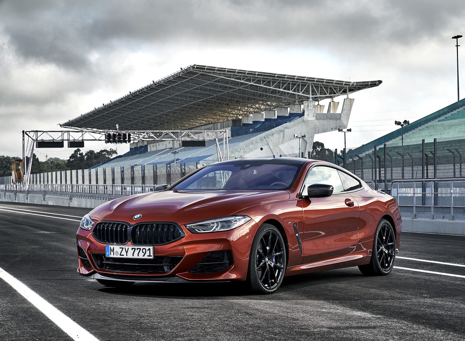 2019 BMW 8-Series M850i Front Three-Quarter Wallpapers #55 of 116