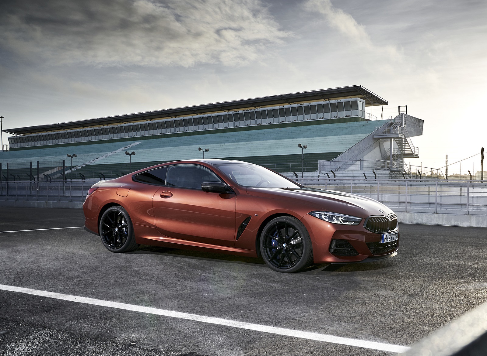 2019 BMW 8-Series M850i Side Wallpapers #66 of 116