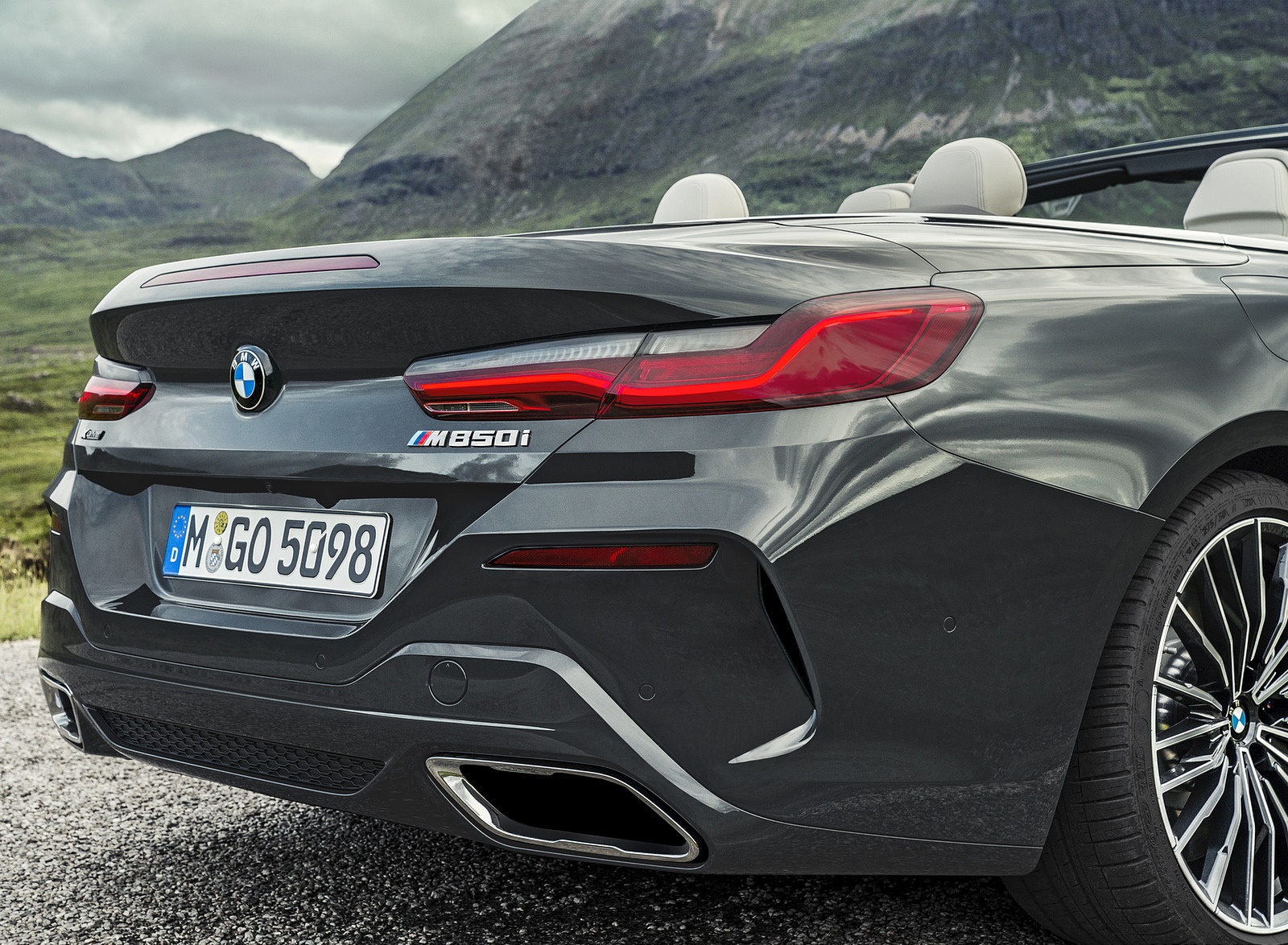 2019 BMW 8 Series M850i xDrive Convertible Detail Wallpapers #25 of 58