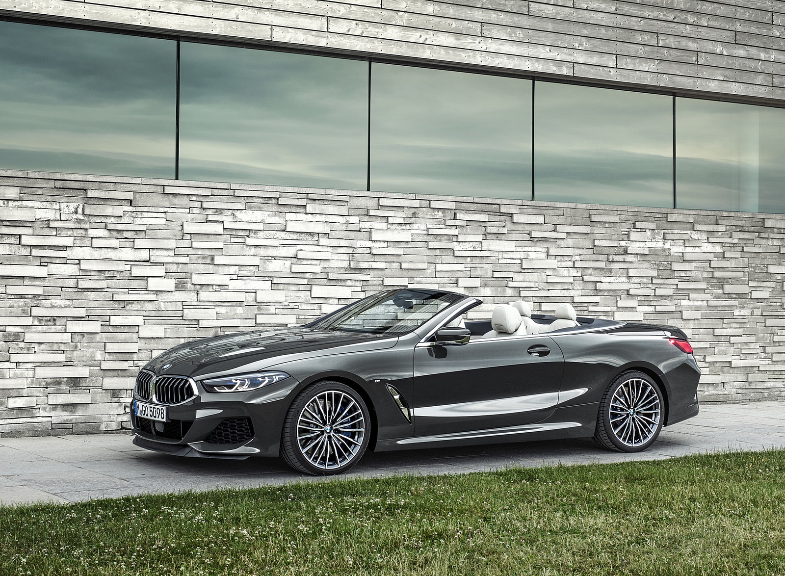 2019 BMW 8 Series M850i xDrive Convertible Side Wallpapers #31 of 58