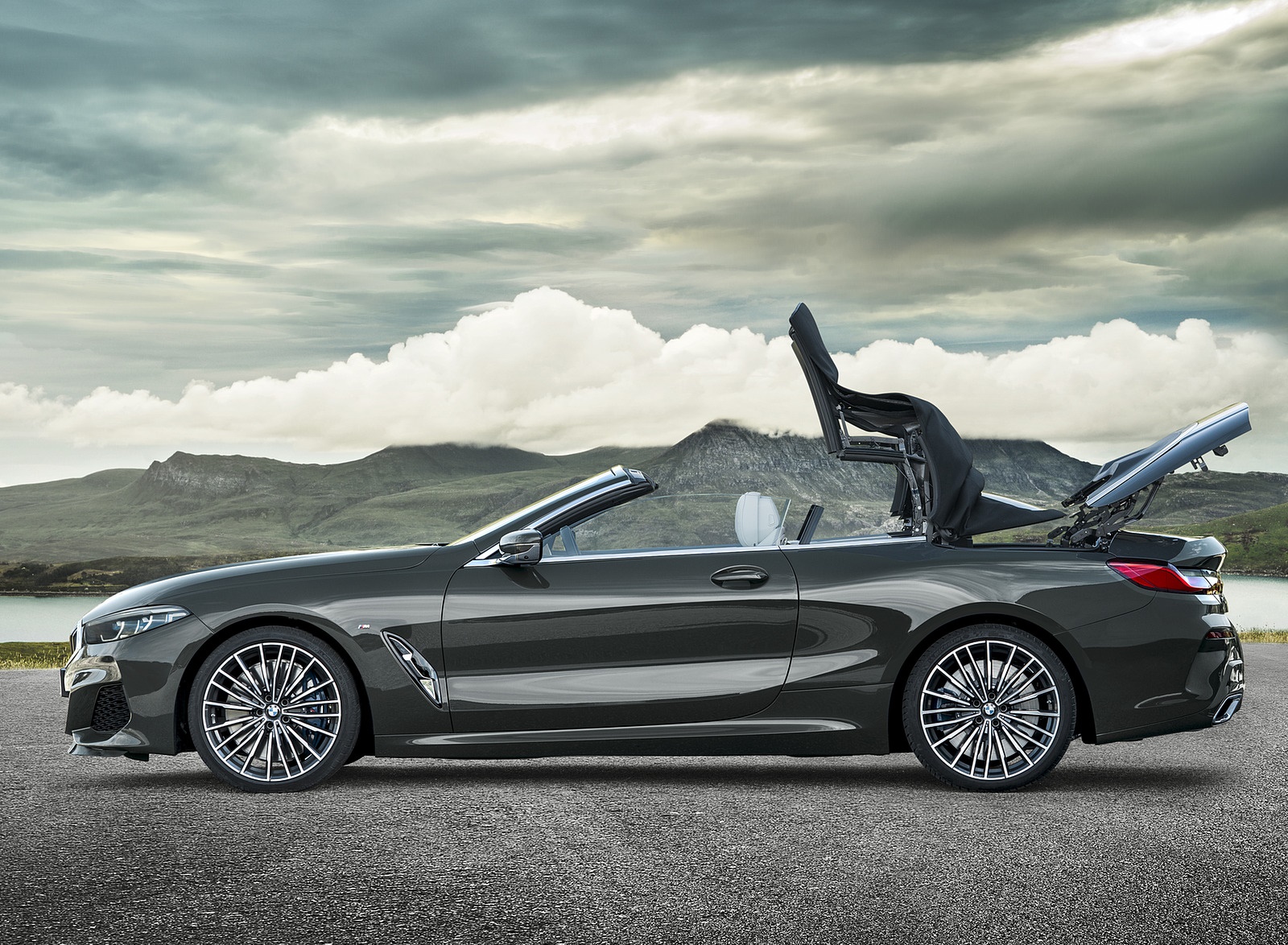 2019 BMW 8 Series M850i xDrive Convertible Side Wallpapers #30 of 58