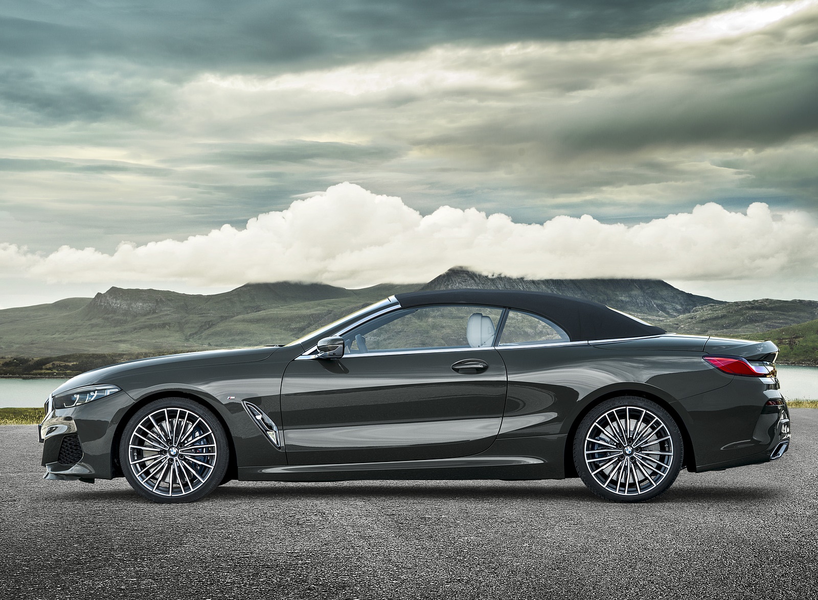 2019 BMW 8 Series M850i xDrive Convertible Side Wallpapers #29 of 58