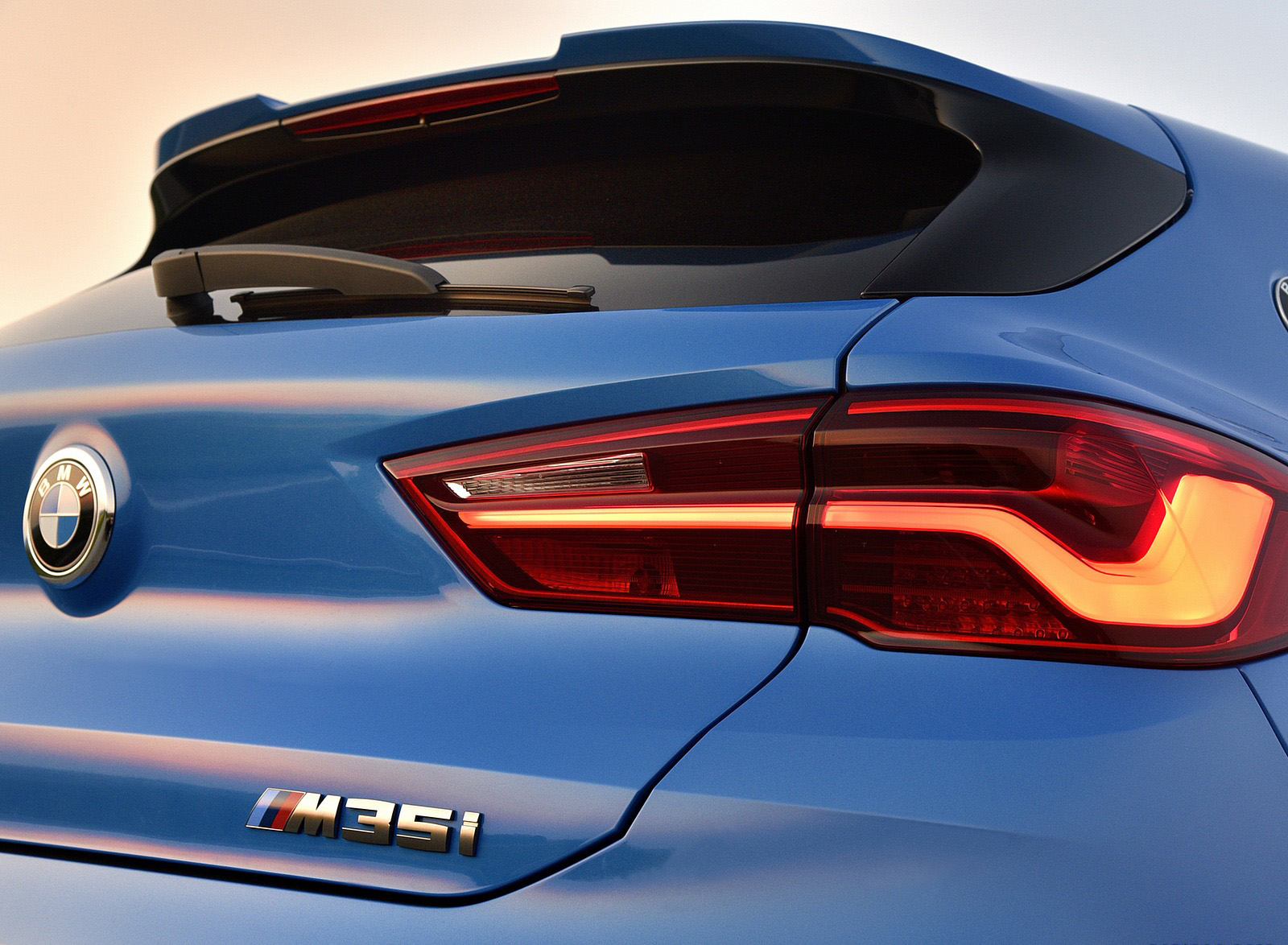 2019 BMW X2 M35i Tail Light Wallpapers #97 of 130