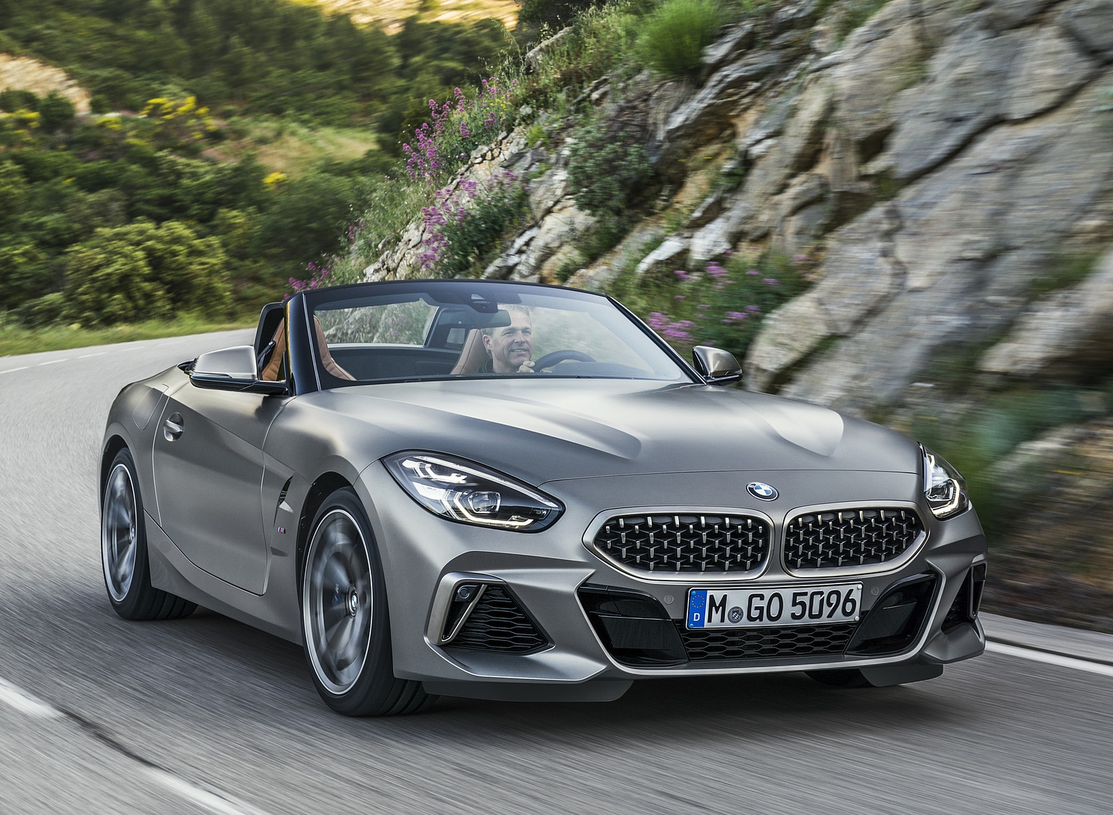 2019 BMW Z4 M40i Front Three-Quarter Wallpapers #28 of 87