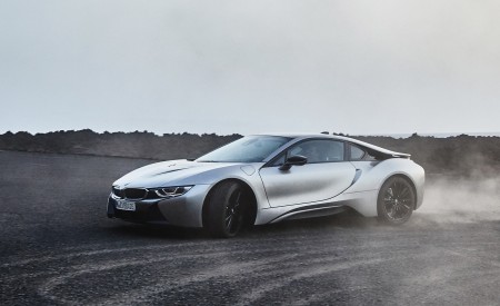 2019 BMW i8 Coupe Front Three-Quarter Wallpapers 450x275 (9)