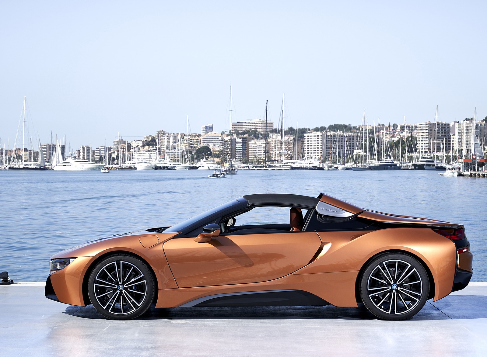 2019 BMW i8 Roadster (Color: E-Copper) Side Wallpapers #56 of 95