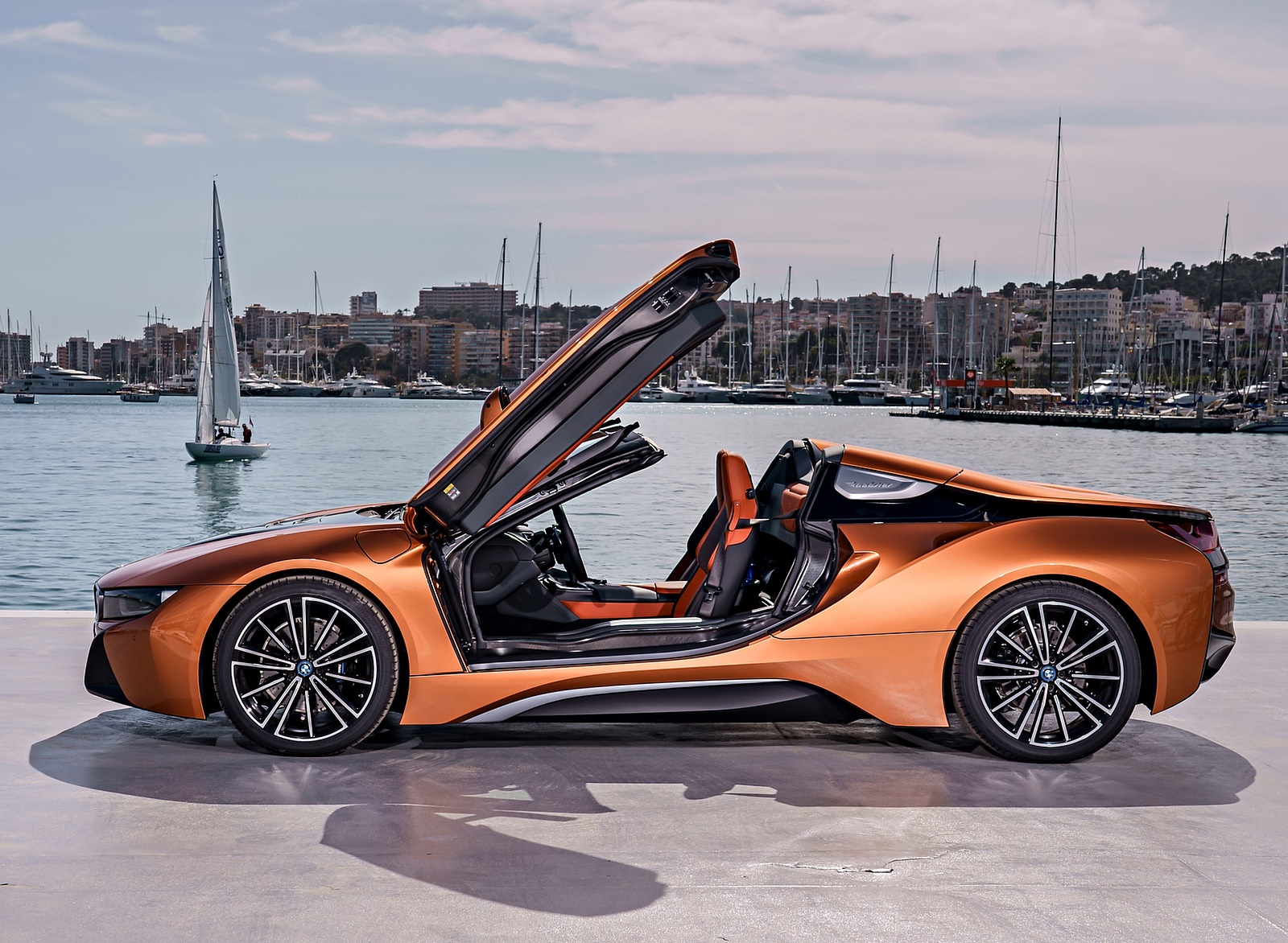2019 BMW i8 Roadster (Color: E-Copper) Side Wallpapers #44 of 95