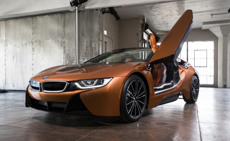 2019 BMW i8 Roadster Front Three-Quarter Wallpapers 450x275 (30)