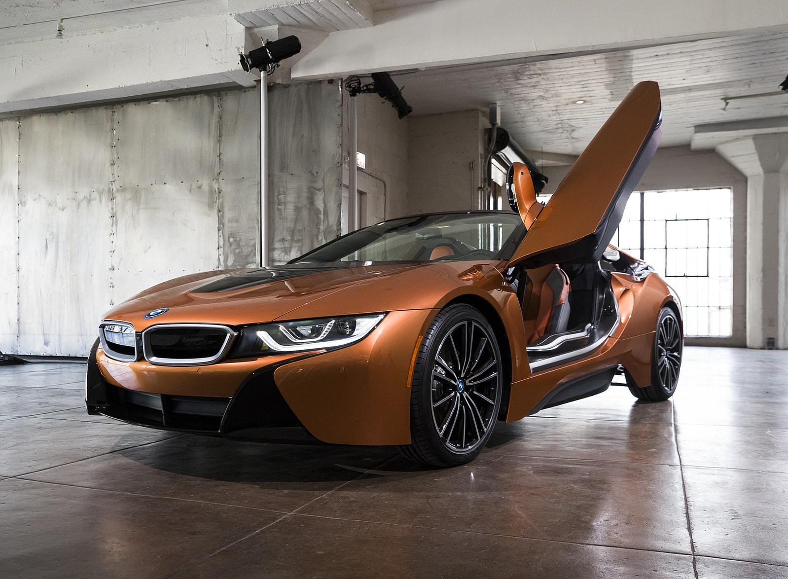 2019 BMW i8 Roadster Front Three-Quarter Wallpapers #30 of 95