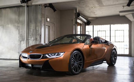 2019 BMW i8 Roadster Front Three-Quarter Wallpapers 450x275 (31)