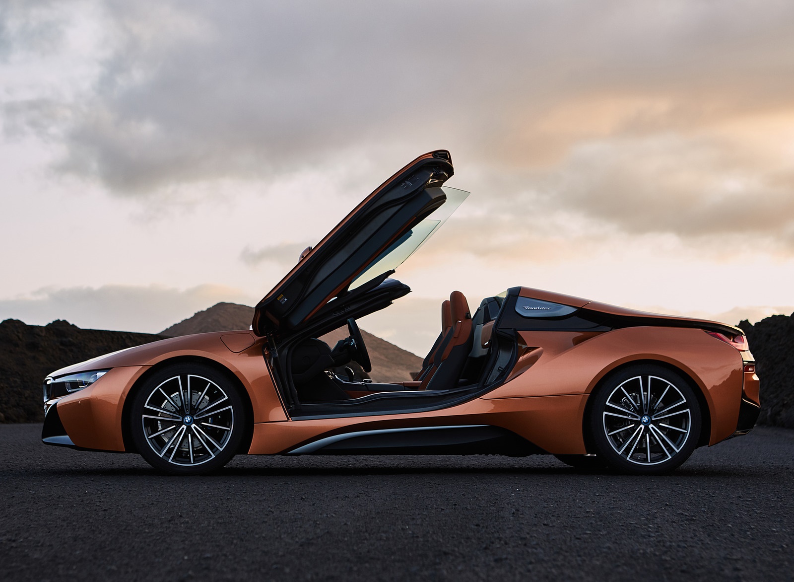 2019 BMW i8 Roadster Side Wallpapers #21 of 95
