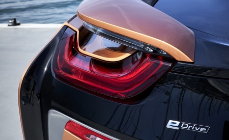 2019 BMW i8 Roadster Tail Light Wallpapers 450x275 (79)