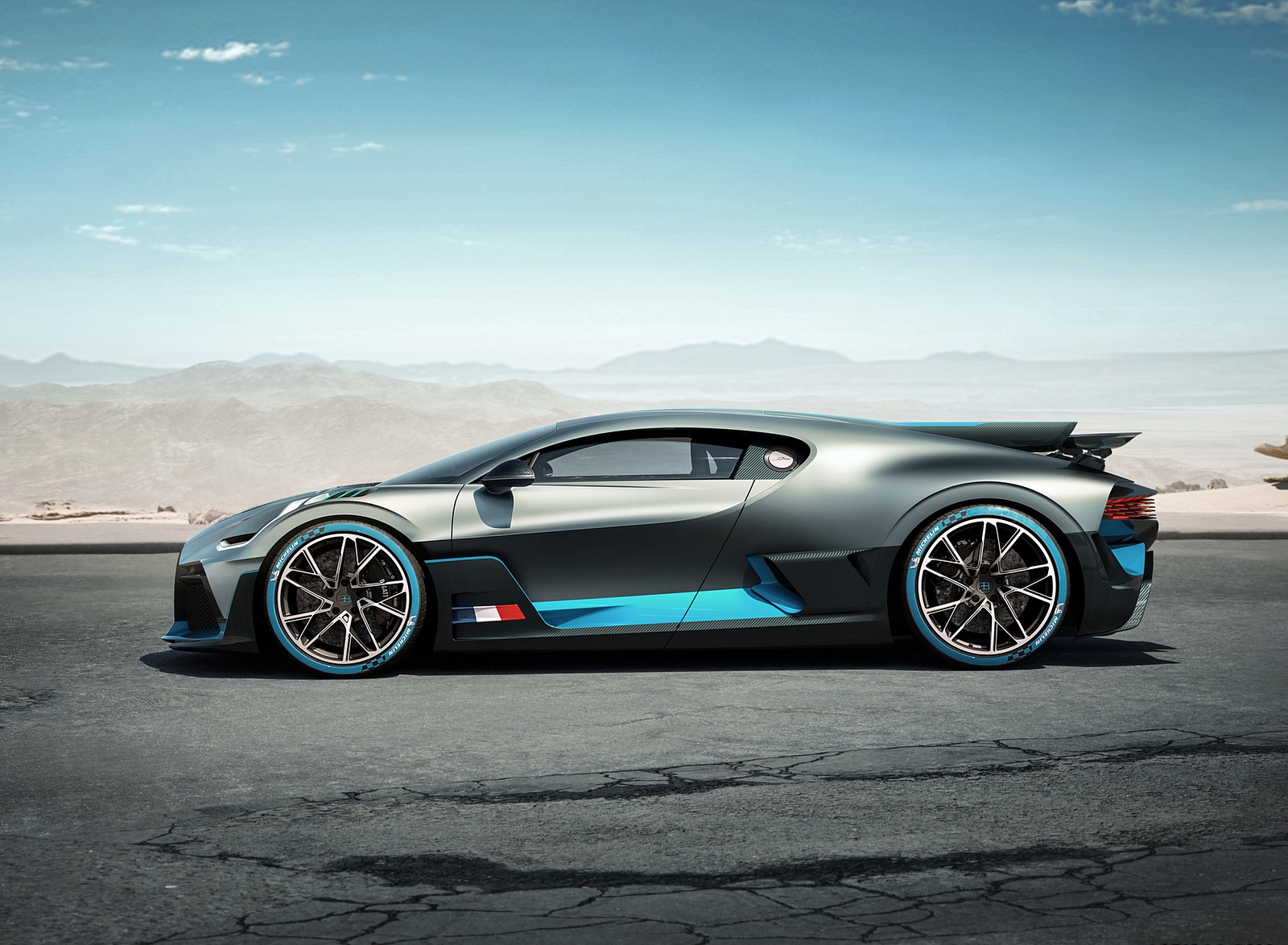 2019 Bugatti Divo Side Wallpapers #3 of 57