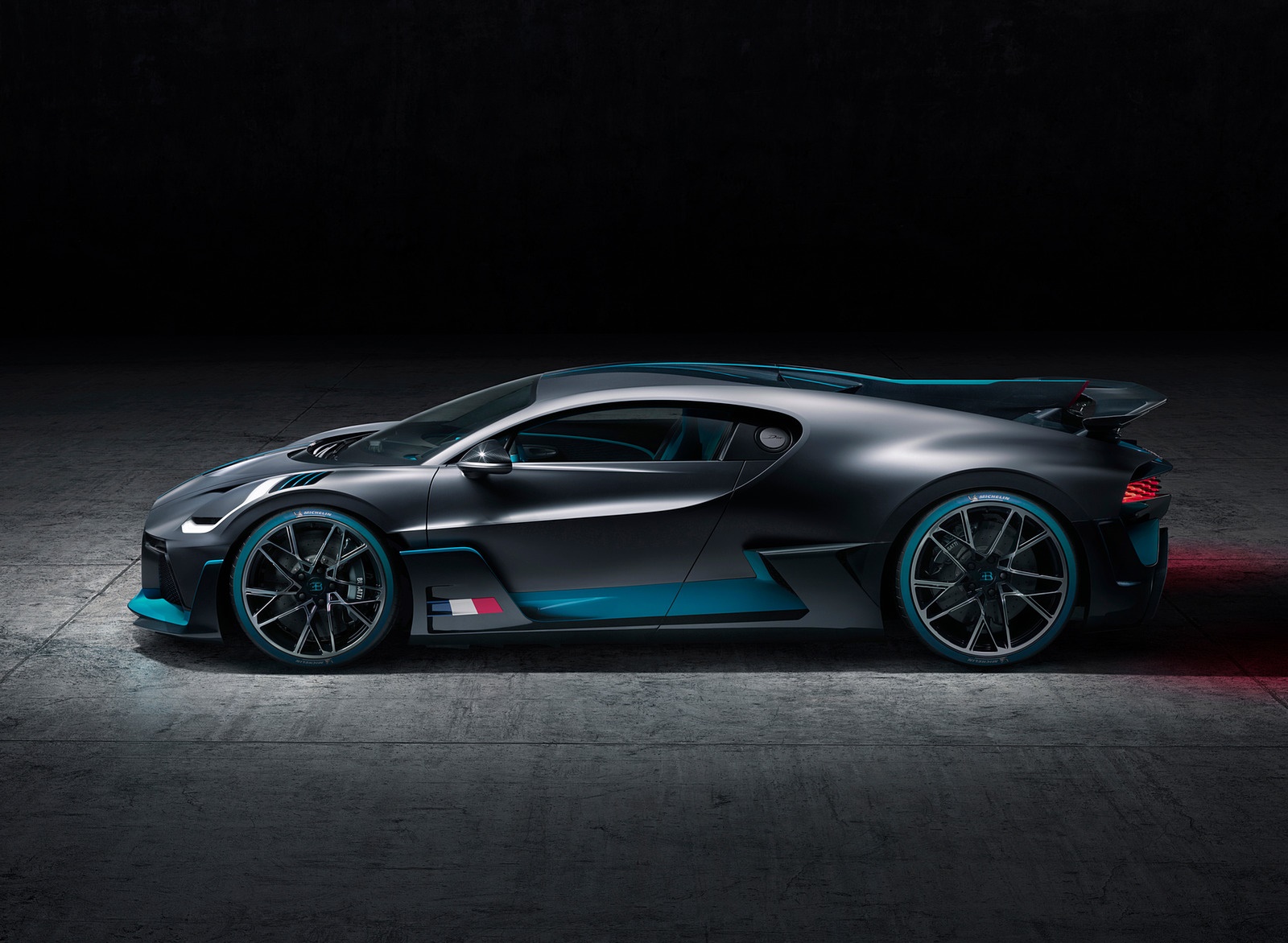2019 Bugatti Divo Side Wallpapers #20 of 57