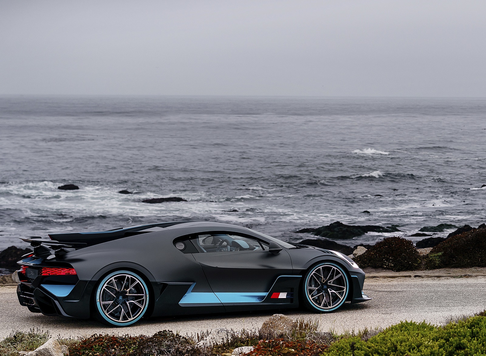 2019 Bugatti Divo Side Wallpapers #4 of 57