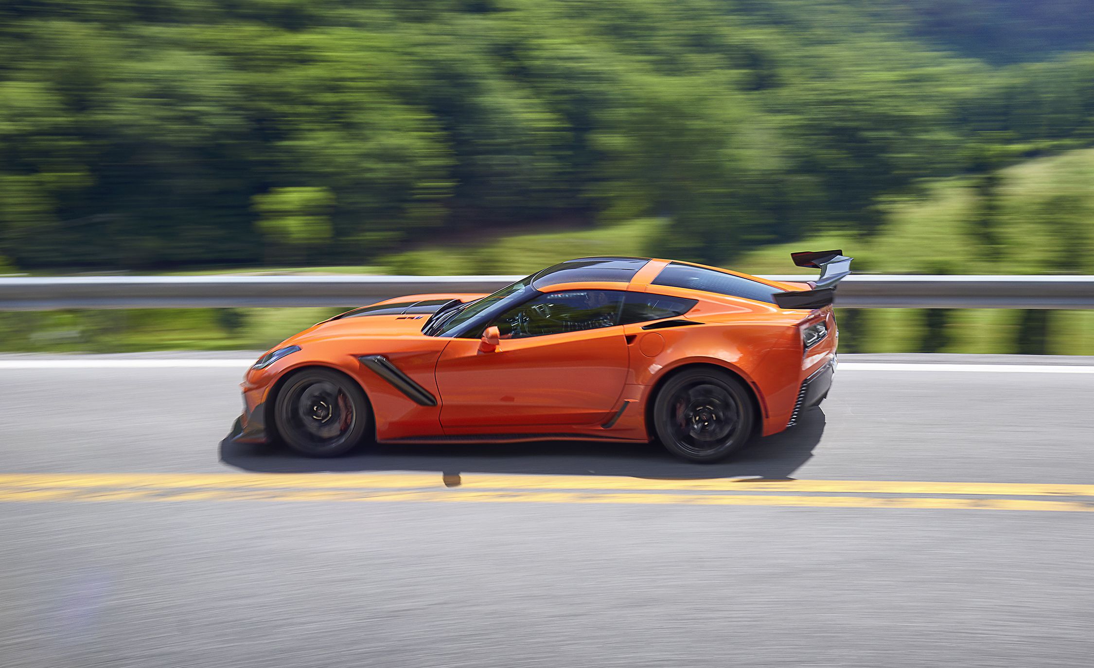 2019 Chevrolet Corvette ZR1 Side Wallpapers (4)