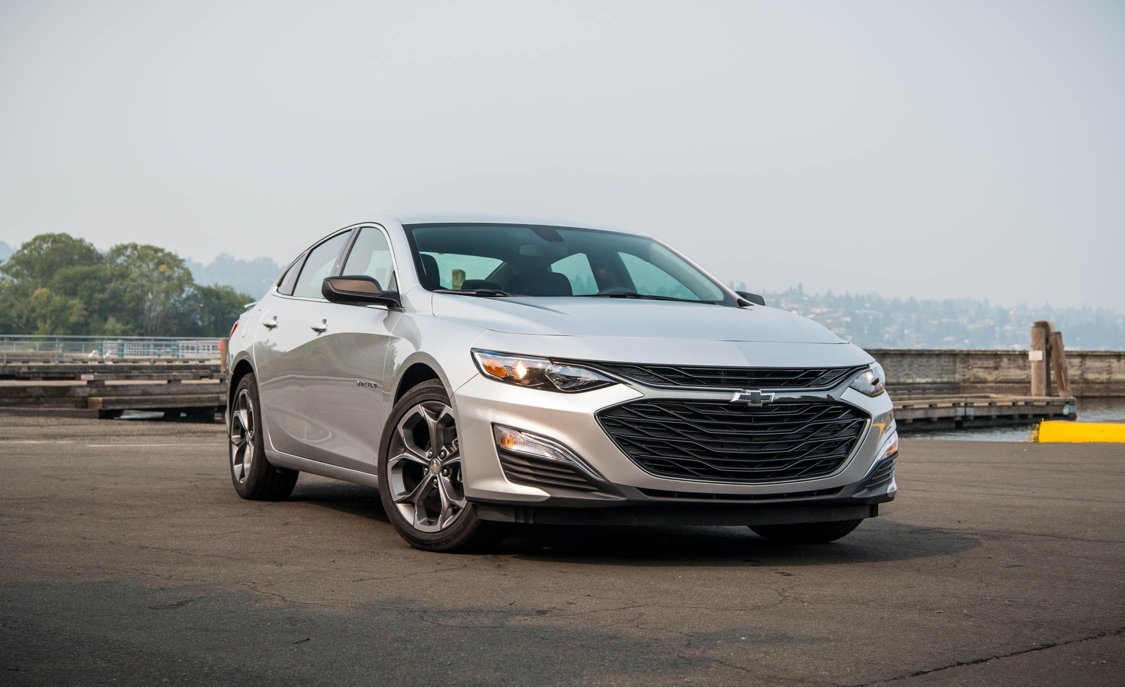 2019 Chevrolet Malibu RS Front Three-Quarter Wallpapers #28 of 40