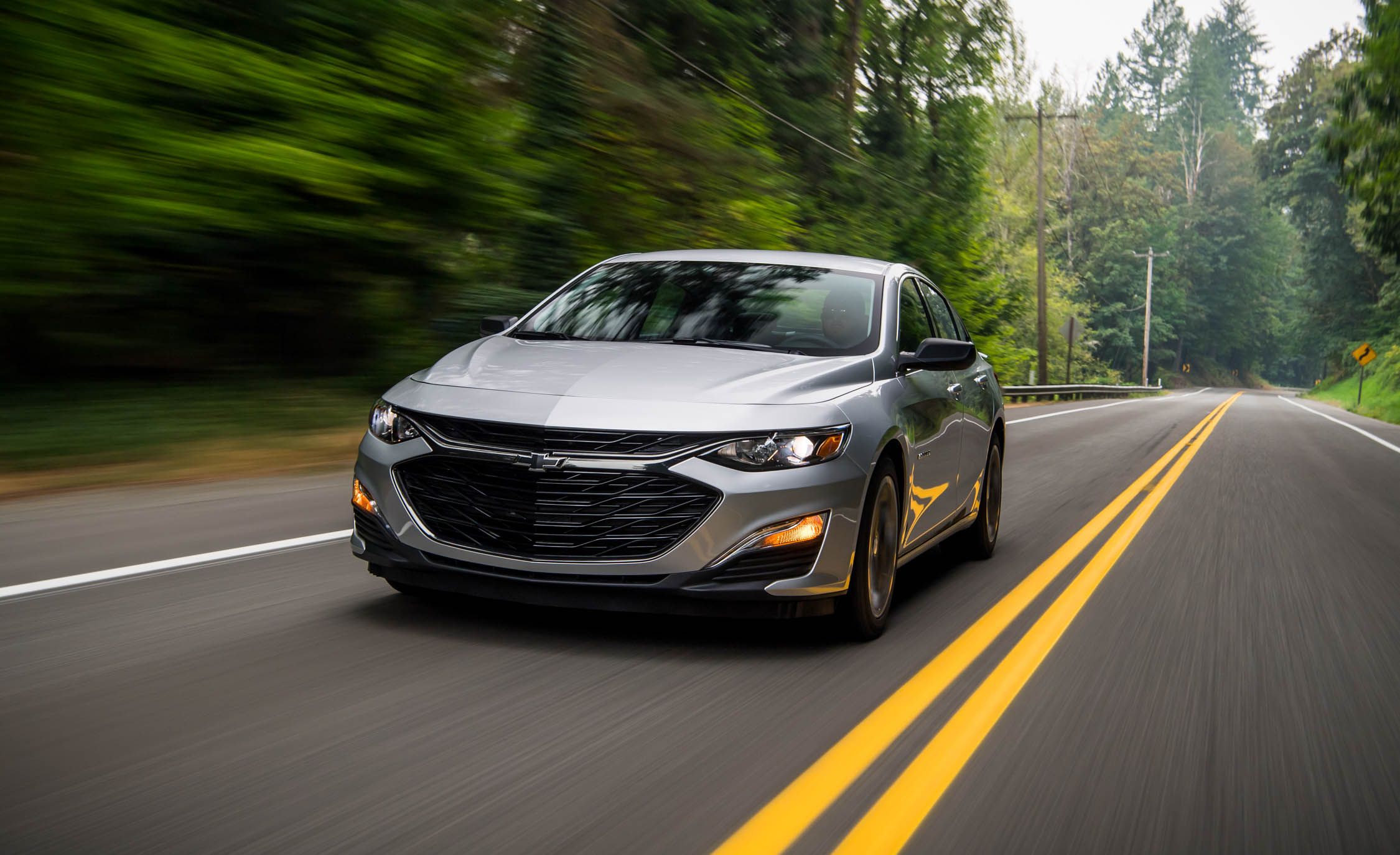 2019 Chevrolet Malibu RS Front Three-Quarter Wallpapers #24 of 40