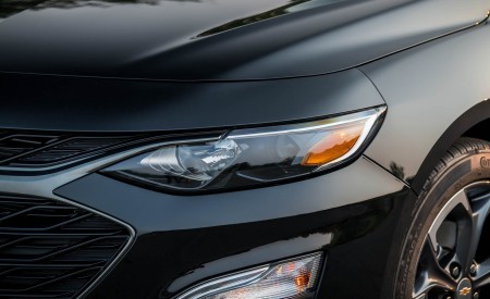 2019 Chevrolet Malibu RS Headlight Wallpapers 450x275 (14)