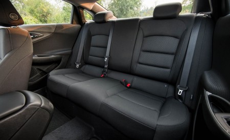 2019 Chevrolet Malibu RS Interior Rear Seats Wallpapers 450x275 (19)