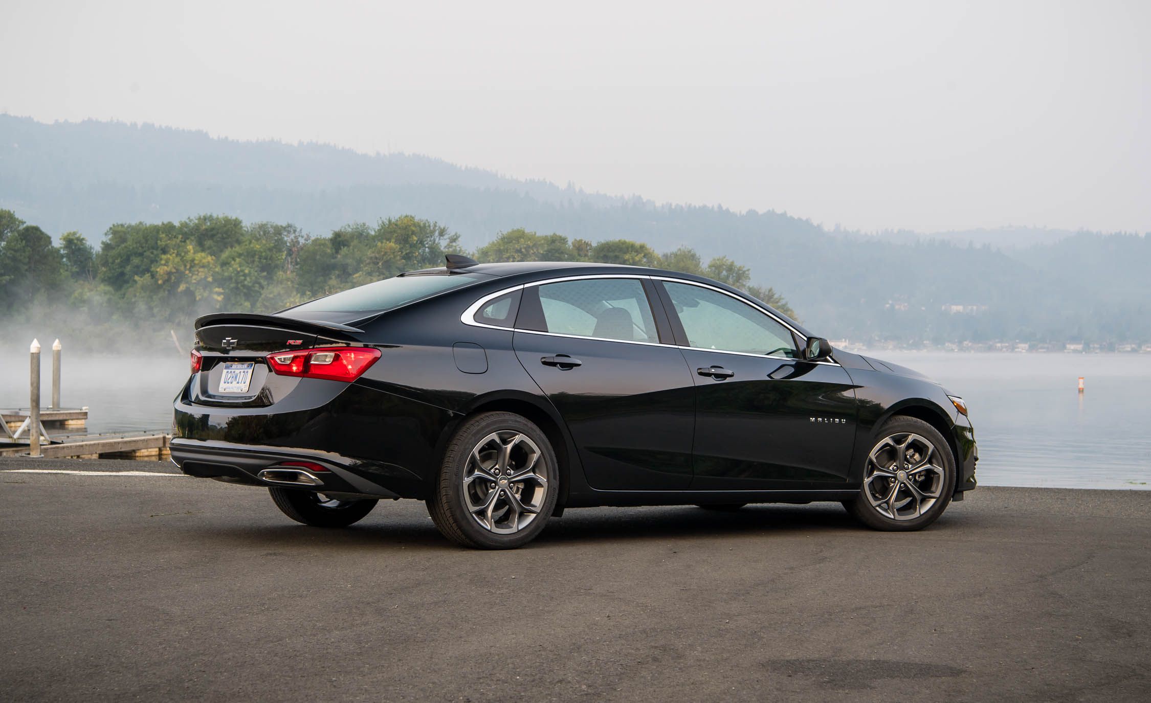 2019 Chevrolet Malibu RS Rear Three-Quarter Wallpapers (8)