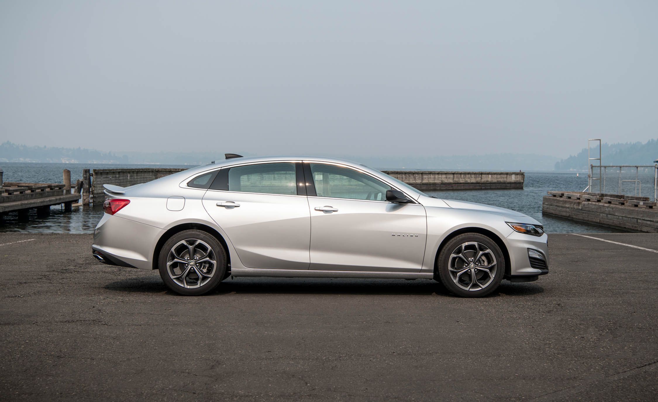 2019 Chevrolet Malibu RS Side Wallpapers #32 of 40