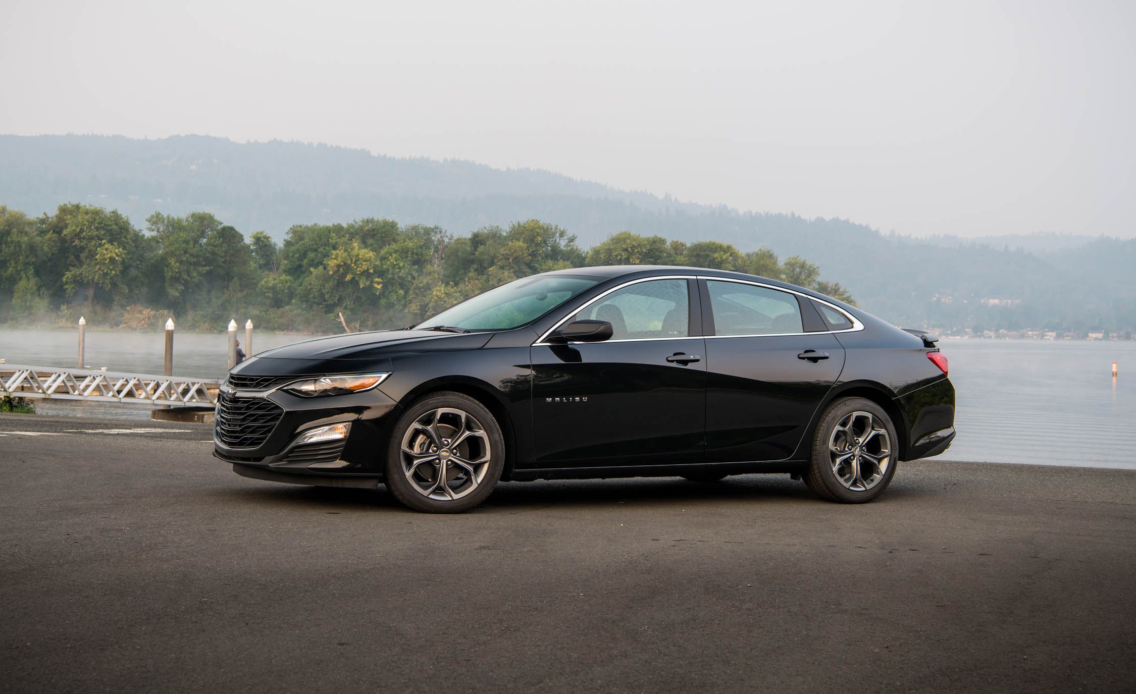 2019 Chevrolet Malibu RS Side Wallpapers #11 of 40