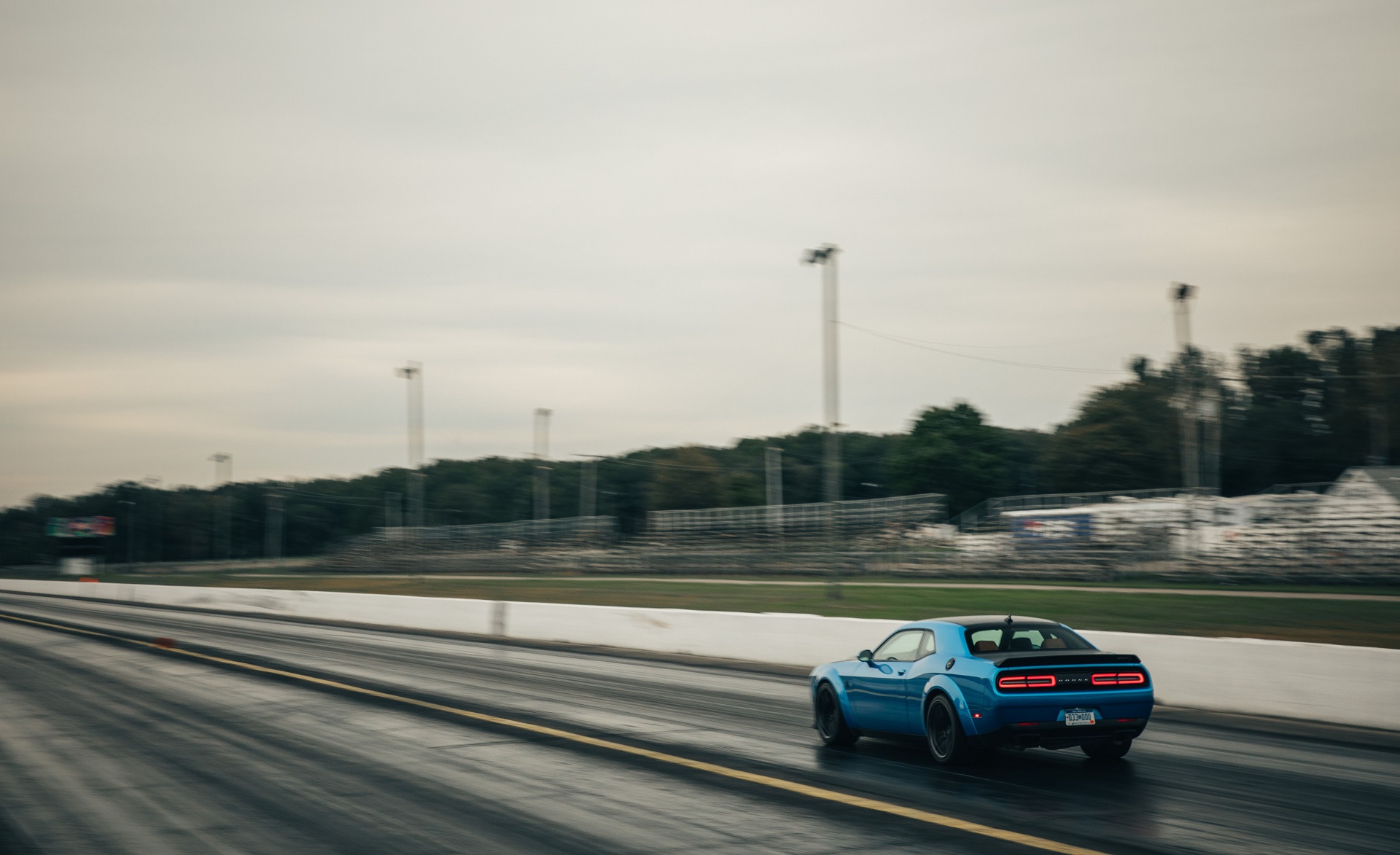 2019 Dodge Challenger SRT Hellcat Redeye Rear Three-Quarter Wallpapers (2)