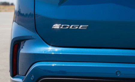 2019 Ford Edge ST Badge Wallpapers 450x275 (24)
