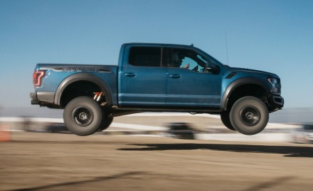 2019 Ford F-150 Raptor Off-Road Wallpapers 450x275 (32)