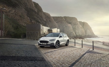 2019 Ford Focus Active Front Three-Quarter Wallpapers 450x275 (59)