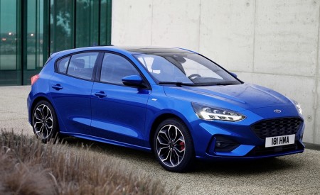 2019 Ford Focus Hatchback ST-Line Front Three-Quarter Wallpapers 450x275 (11)