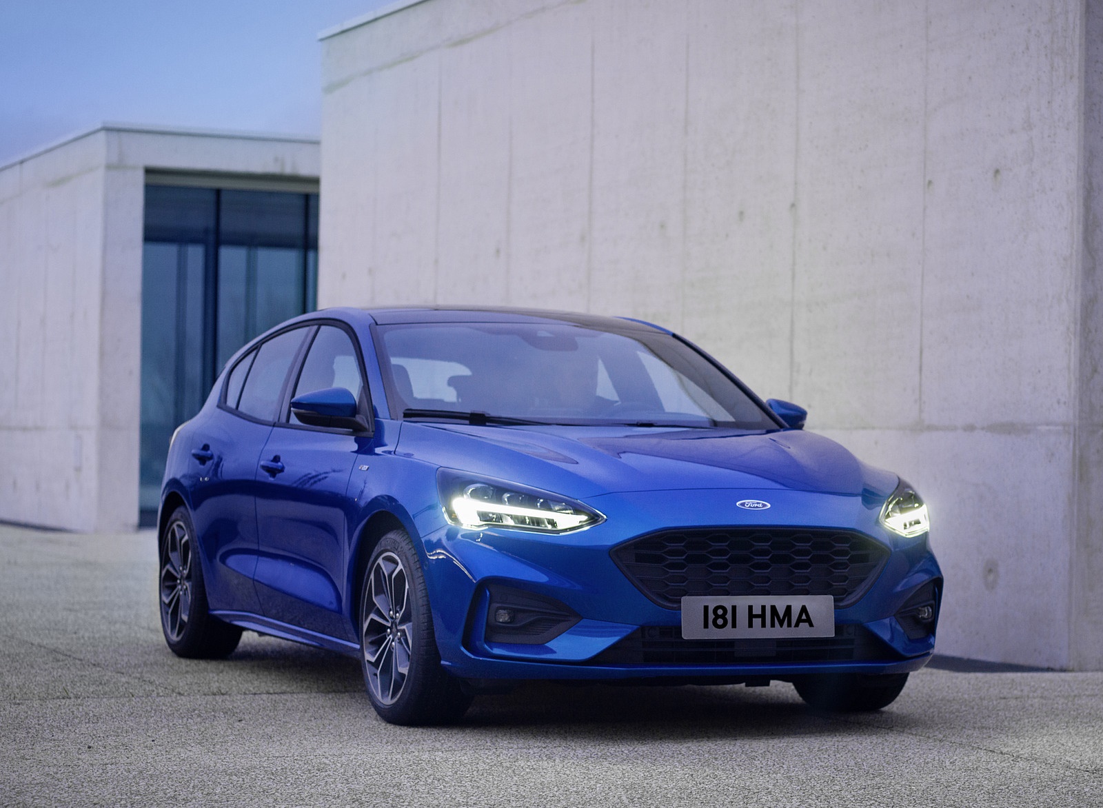 2019 Ford Focus Hatchback ST-Line Front Three-Quarter Wallpapers #18 of 90