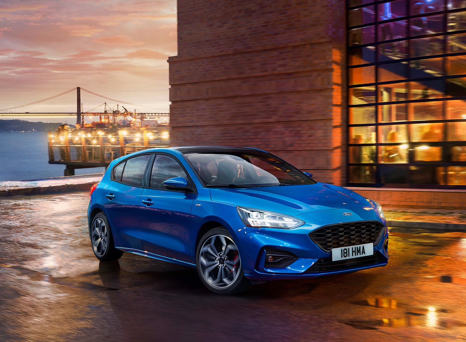 2019 Ford Focus Hatchback ST-Line Front Three-Quarter Wallpapers (3)