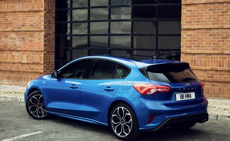 2019 Ford Focus Hatchback ST-Line Rear Three-Quarter Wallpapers 450x275 (8)