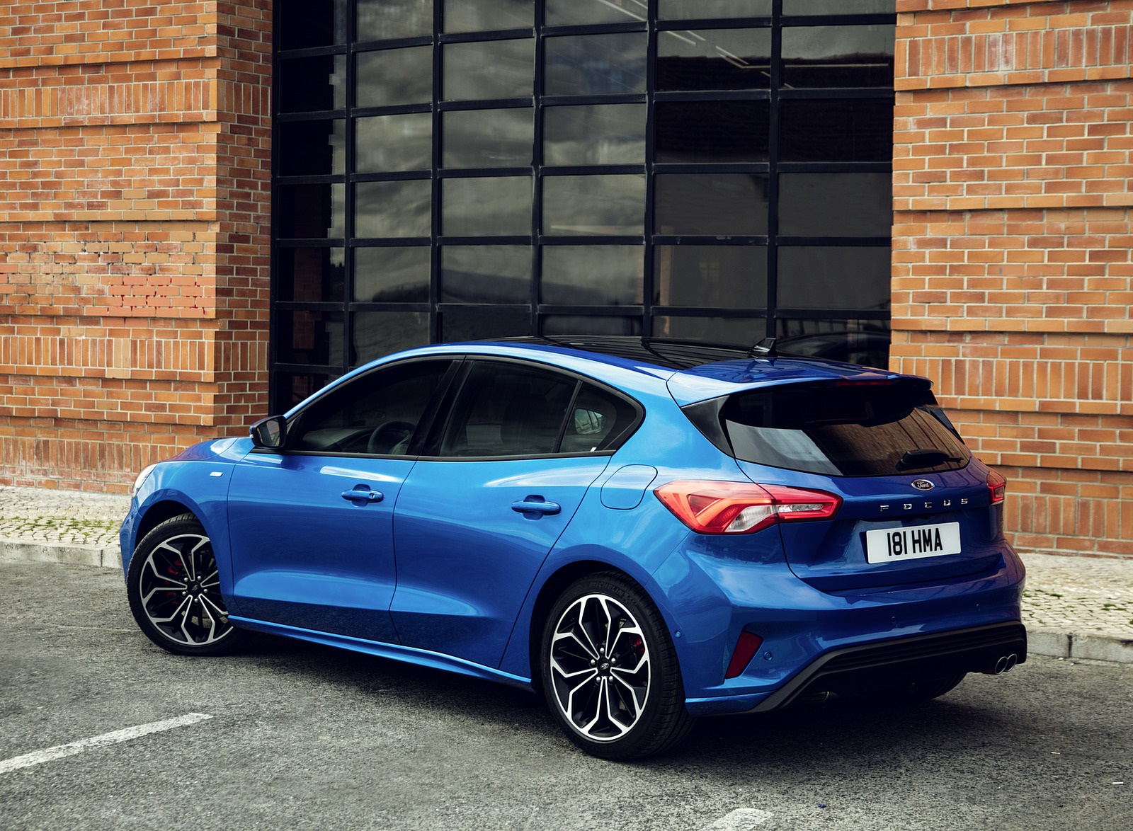 2019 Ford Focus Hatchback ST-Line Rear Three-Quarter Wallpapers #8 of 90