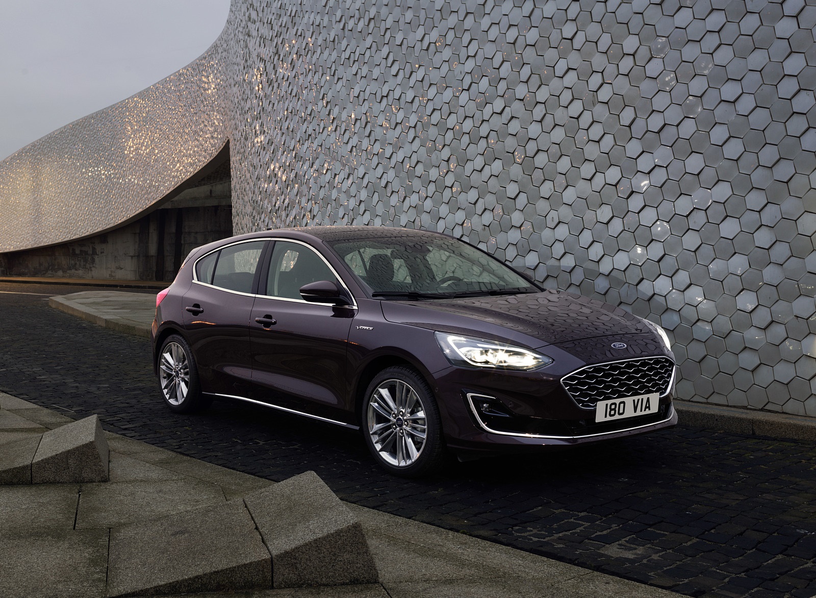 2019 Ford Focus Hatchback Vignale Front Three-Quarter Wallpapers #39 of 90