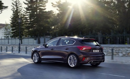 2019 Ford Focus Hatchback Vignale Rear Three-Quarter Wallpapers 450x275 (37)