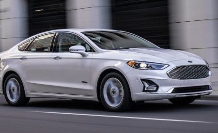 2019 Ford Fusion Front Three-Quarter Wallpapers 450x275 (11)