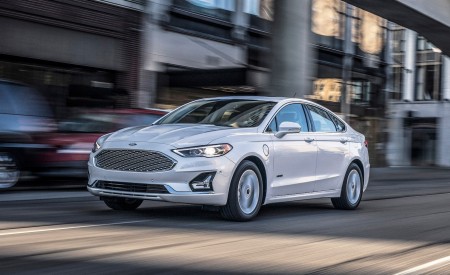 2019 Ford Fusion Front Three-Quarter Wallpapers 450x275 (7)