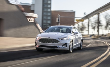 2019 Ford Fusion Front Three-Quarter Wallpapers 450x275 (1)