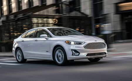 2019 Ford Fusion Front Three-Quarter Wallpapers 450x275 (12)
