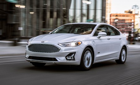 2019 Ford Fusion Front Three-Quarter Wallpapers 450x275 (13)