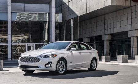 2019 Ford Fusion Front Three-Quarter Wallpapers 450x275 (16)