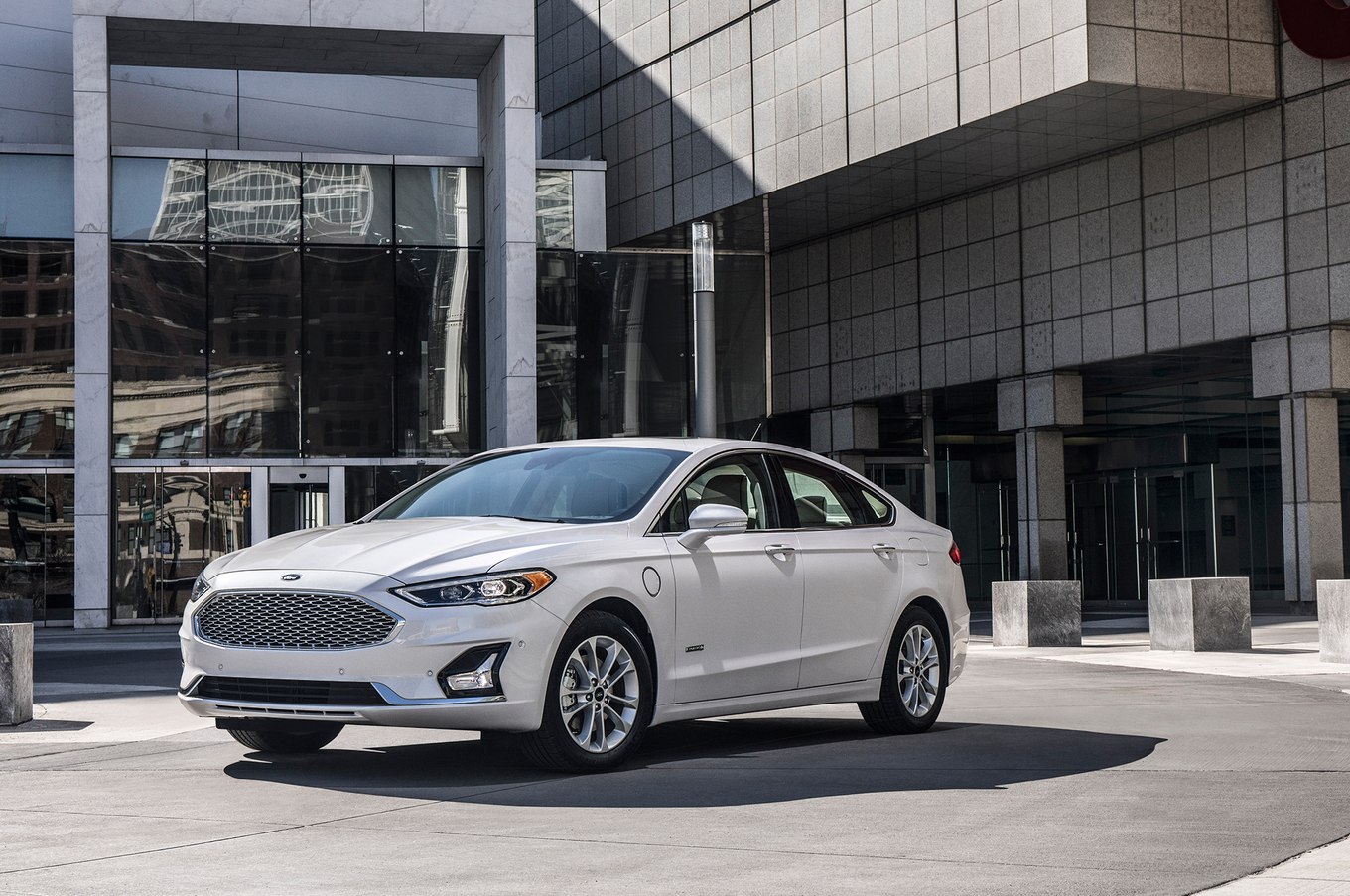 2019 Ford Fusion Front Three-Quarter Wallpapers #16 of 31
