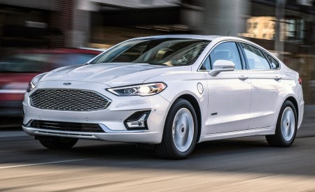 2019 Ford Fusion Front Three-Quarter Wallpapers 450x275 (14)